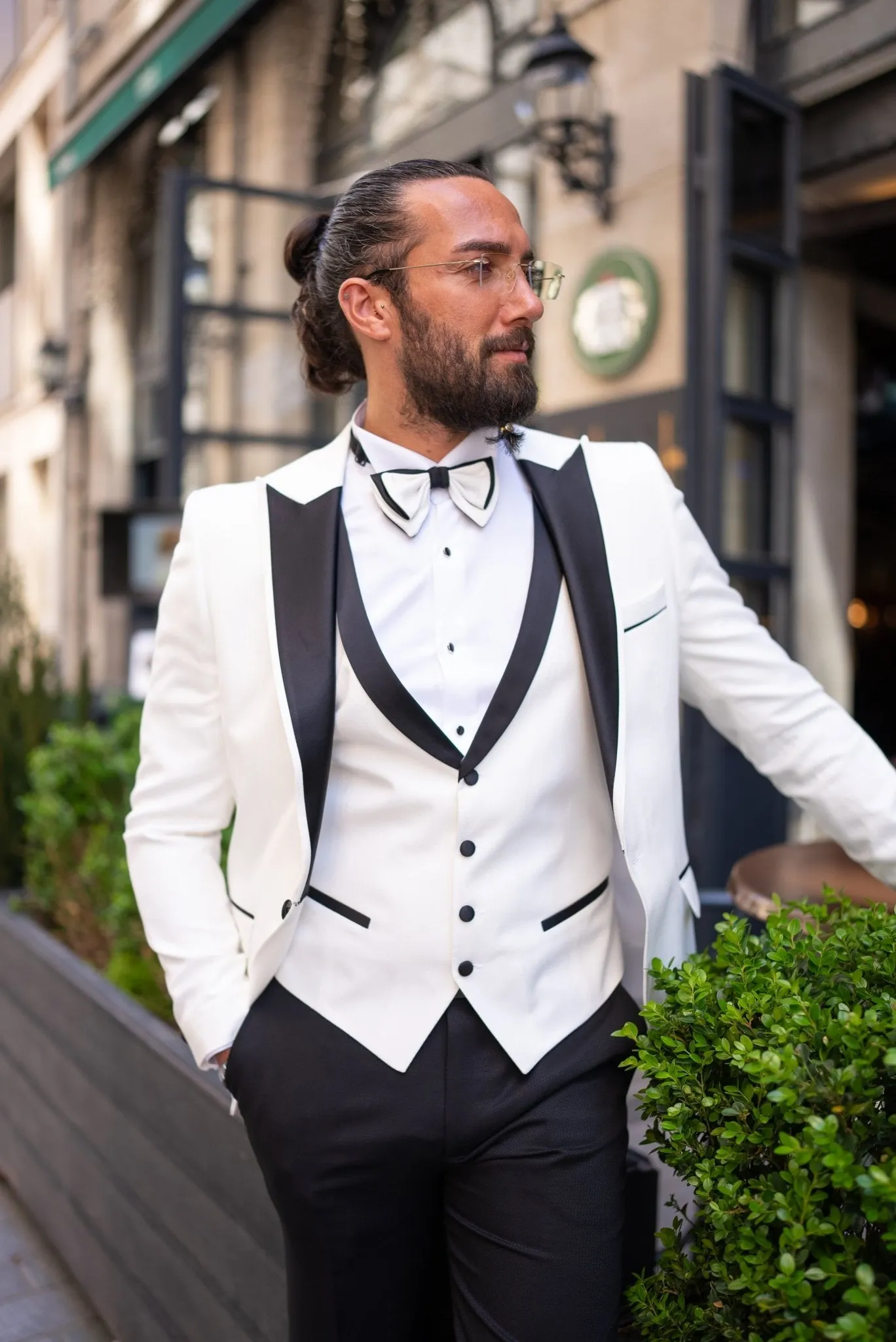 Amazon White Satin Collar Tuxedo