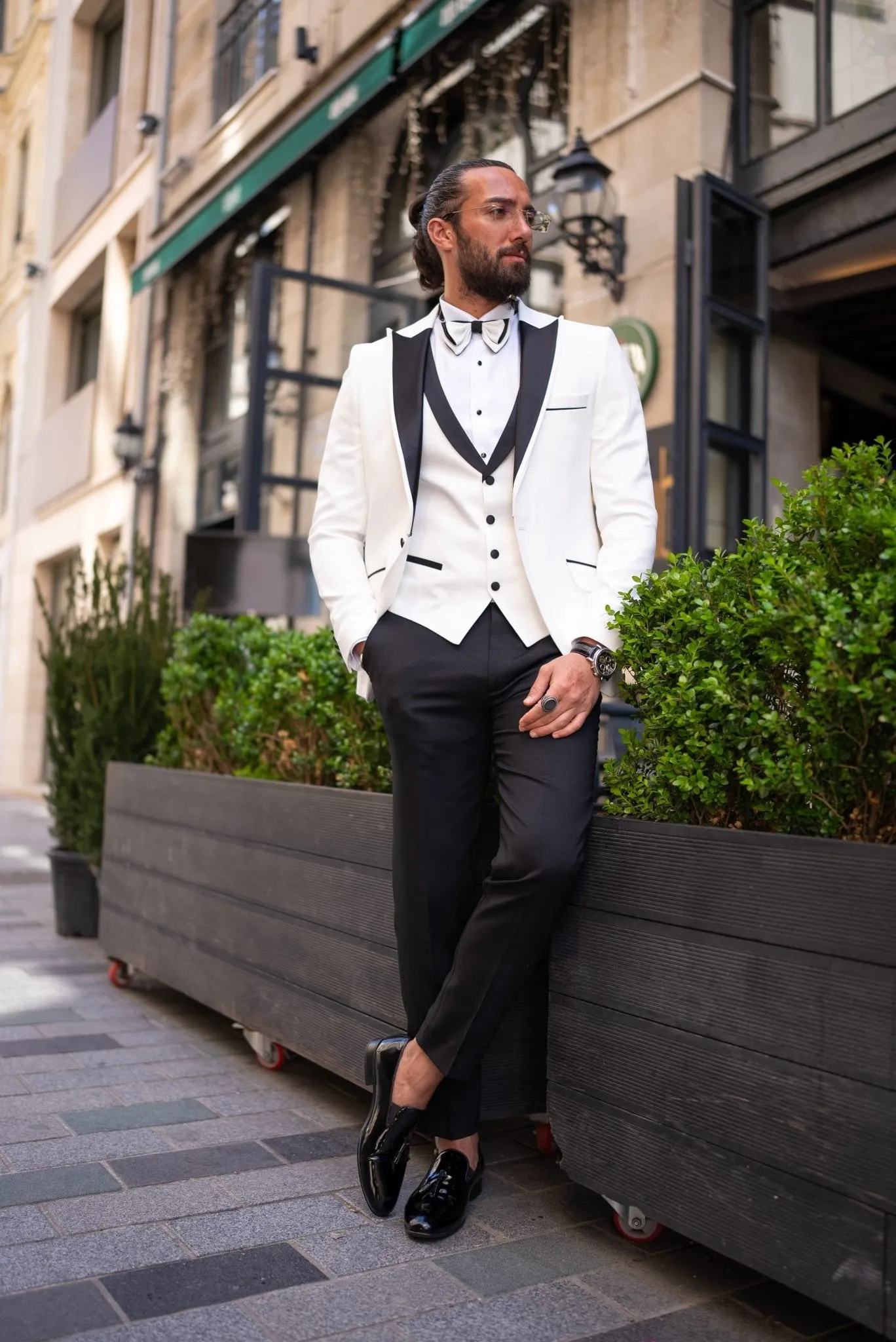 Amazon White Satin Collar Tuxedo