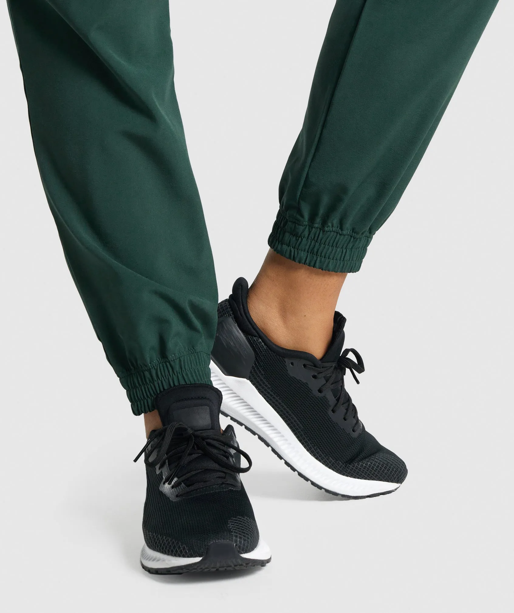 Gymshark Training Woven Joggers - Dark Green